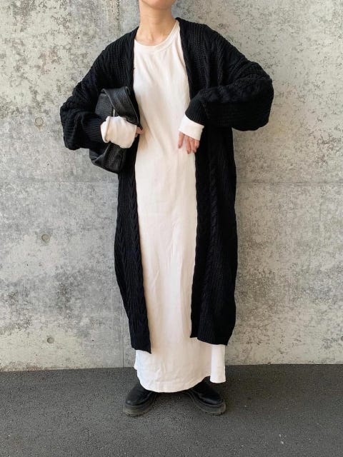 レディース　コーディネート　コーデ　着こなし　トレンド　おしゃれ　お洒落　オシャレ　2023　冬　ワンピース　ワンピ　レイヤード　レイヤードコーデ　ロングカーディガン　カーディガン