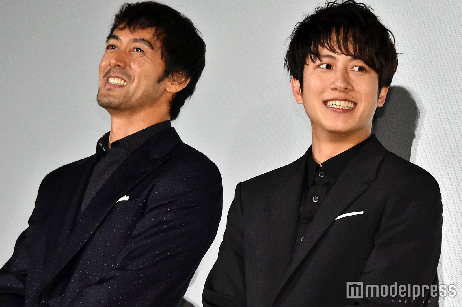 阿部寛、溝端淳平 （C）モデルプレス