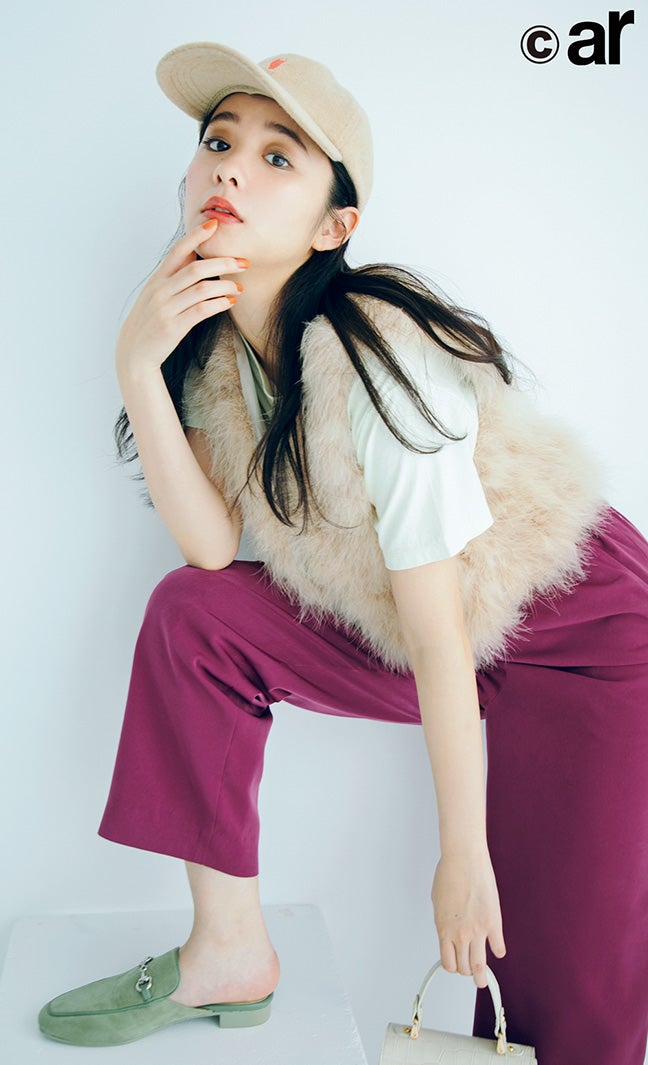 堀田真由、透き通るような色白肌に目が離せない