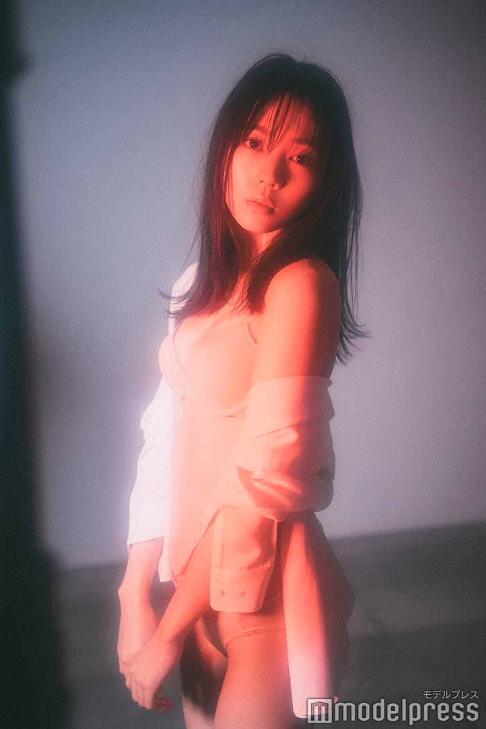 ブラジャー&ショーツ:ブラジャー&ショーツセット+E PINKシャツ:コットンシャツ(H&M)/あっとせぶんてぃーん かしま(C)モデルプレス(C)モデルプレス