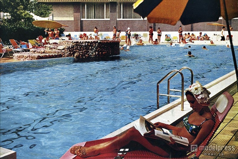 屋外スイミングプール・グリーンオアシス／画像提供：ホテルオークラ東京