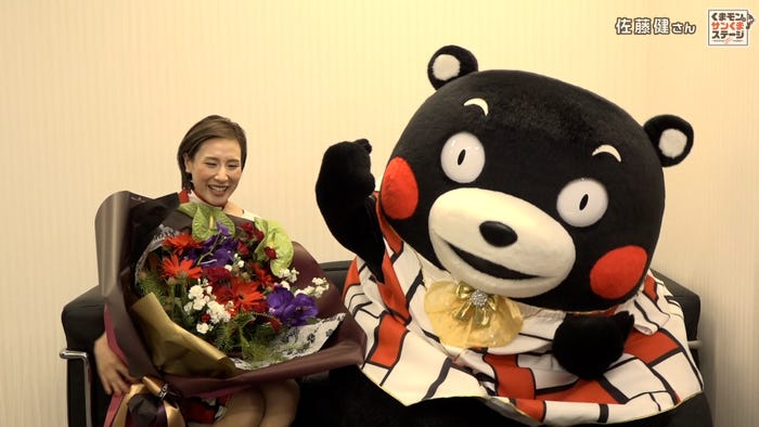 佐藤健とのリモート対談を楽しむくまモン