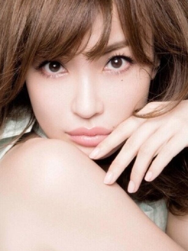 平子理沙 まさに年齢不詳 超ミニ丈のギンガムワンピで大胆美脚を披露 どんどん可愛くなる モデルプレス