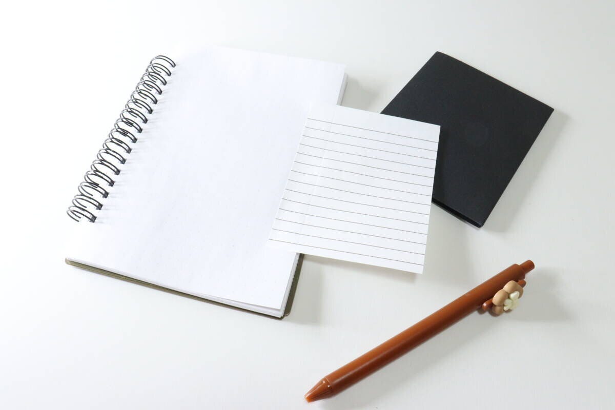 ノート罫線入ふせん(カバー付、30枚) 使用例 ノート罫線入ふせん(カバー付、30枚) 使用例