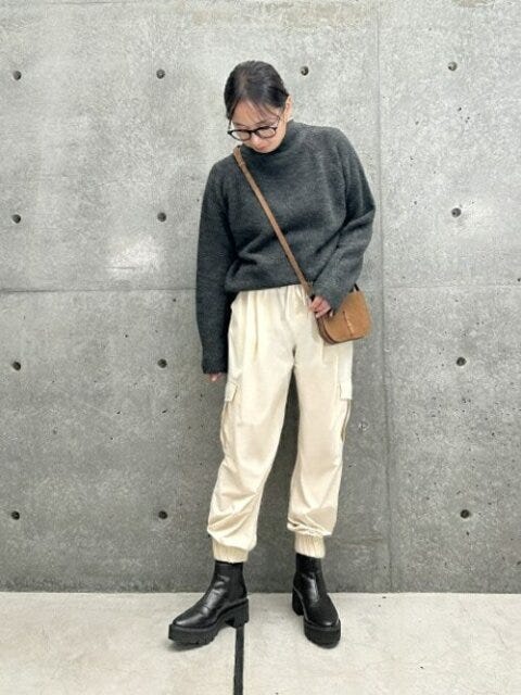 カーゴパンツ　コーデ