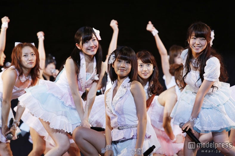 26thシングル「真夏のSounds good !」全国握手会イベントの様子（C）AKS