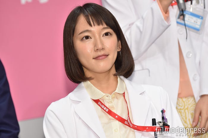 関西テレビ・フジテレビ系連続ドラマ「メディカルチーム レディ・ダ・ヴィンチの診断」では研修医に (C)モデルプレス