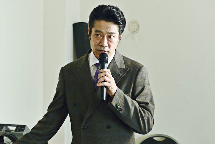 堤真一「ザ・ファブル 殺さない殺し屋」場面写真(C)2021「ザ・ファブル 殺さない殺し屋」製作委員会