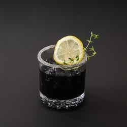 【SOOBIN】Black Lemon Soda 税込990円(C)BIGHIT MUSIC & HYBE. All Rights Reserved.