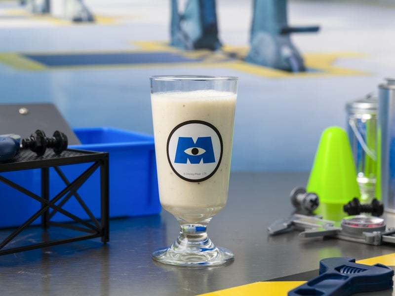 ＜モンスターズ社＞バナナヨーグルトスムージー（C）Disney/Pixar