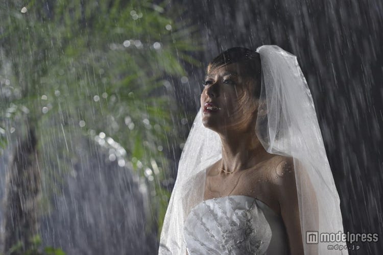 画像1 2 神戸蘭子が涙 どしゃ降りの雨に打たれる モデルプレス 画像1 2 神戸蘭子が涙 どしゃ降りの雨に打たれる モデルプレス
