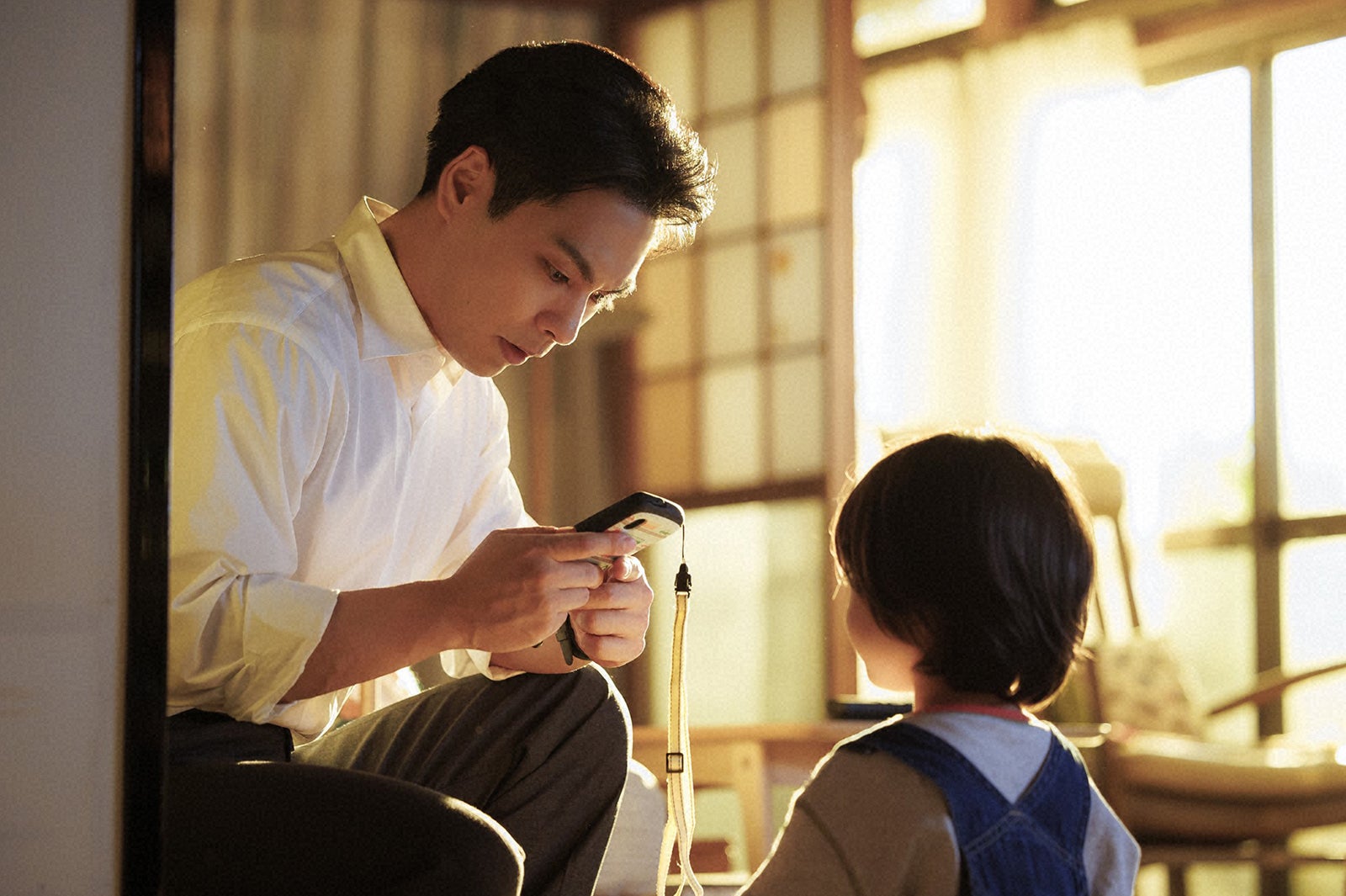 柳楽優弥、佐藤大空「ライオンの隠れ家」第1話（C）TBS