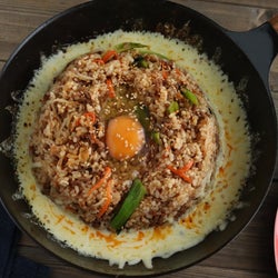 フライパンひとつで完成!「キムチーズビビンバ」の作り方