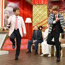 「Lui-Lui」ダンスを披露する太川陽介、岸優太／「100年先まで残したい日本の名曲3時間SP」より（C）テレビ東京