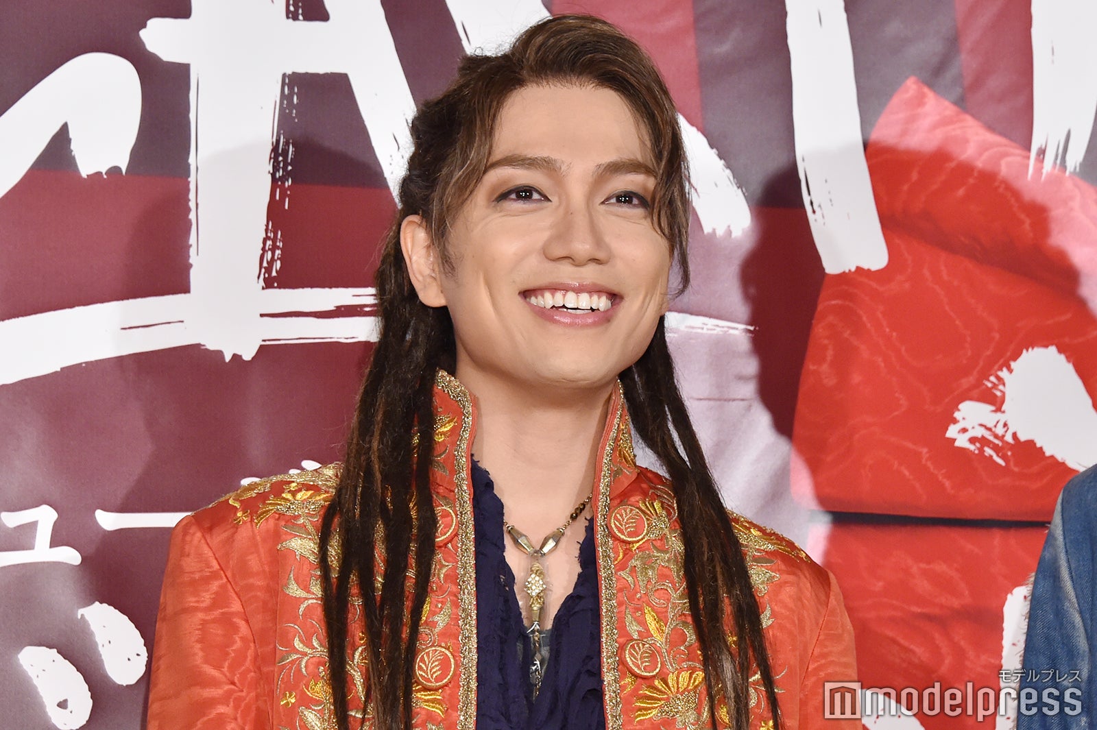 山崎育三郎、おめでた祝福に笑顔　長男への教育を語る