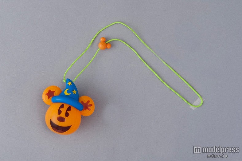 2パーク共通：ライティングペンダント￥1600（C）Disney