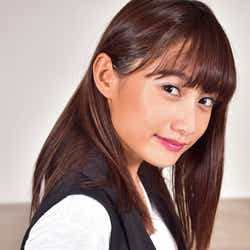 モデルプレス - 武田あやな、スラリ美ボディ際立つ表紙で注目 チャームポイントは「お尻とくびれ」 モデルプレスインタビュー