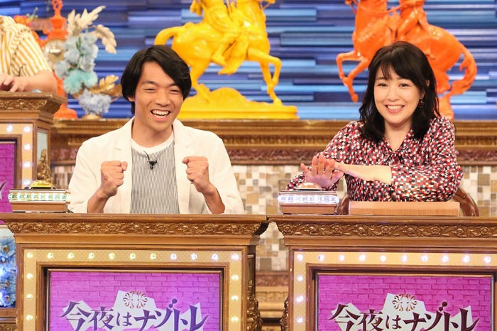 (左から)伊沢拓司、菊池桃子(C)フジテレビ