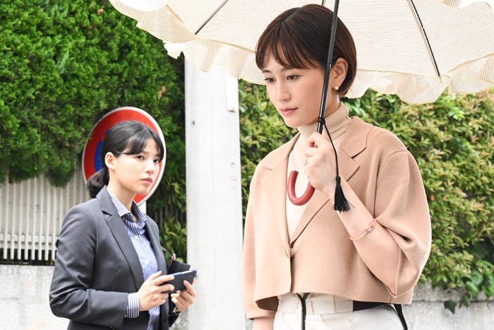 石井杏奈、前田敦子「彼女たちの犯罪」第1話より(C)読売テレビ