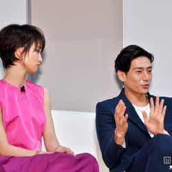 左から:剛力彩芽、伊勢谷友介