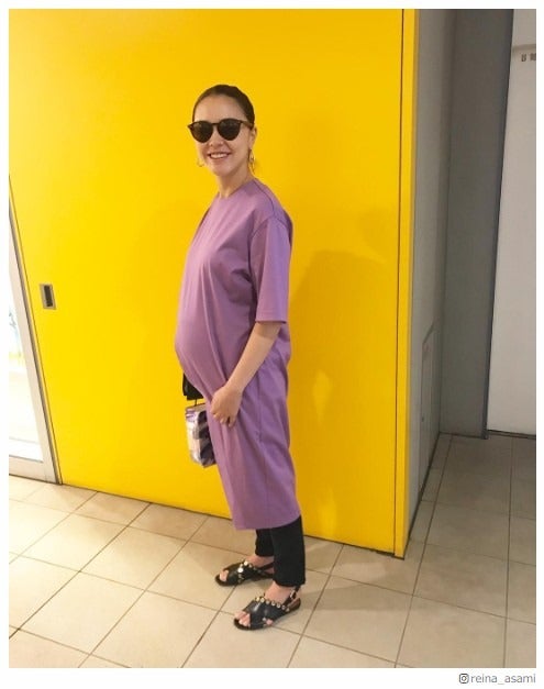 妊娠中の浅見れいな、ふっくらお腹を披露「だいぶ重くなってきた」