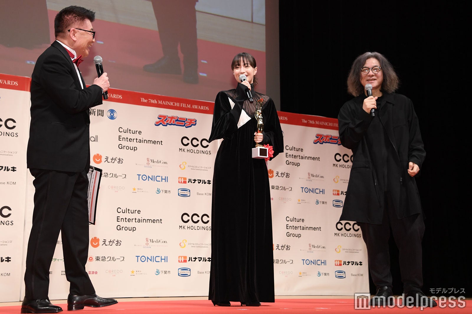 生島ヒロシ、広瀬すず、岩井俊二監督（C）モデルプレス