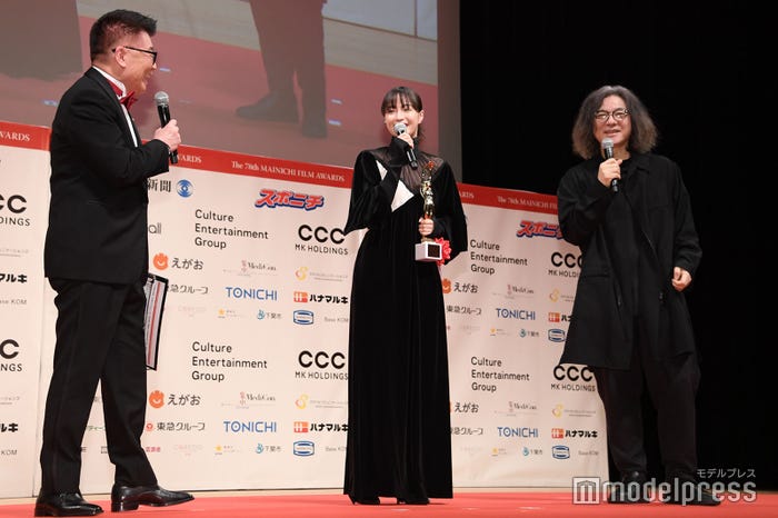 生島ヒロシ、広瀬すず、岩井俊二監督(C)モデルプレス