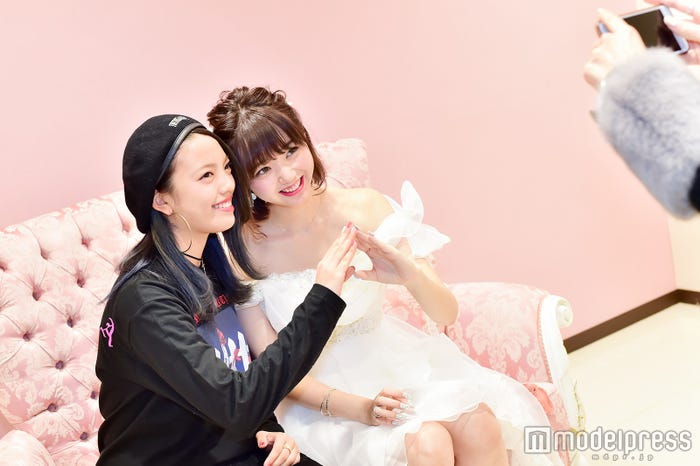 江野沢愛美、ファンと2ショット撮影&握手会(C)モデルプレス