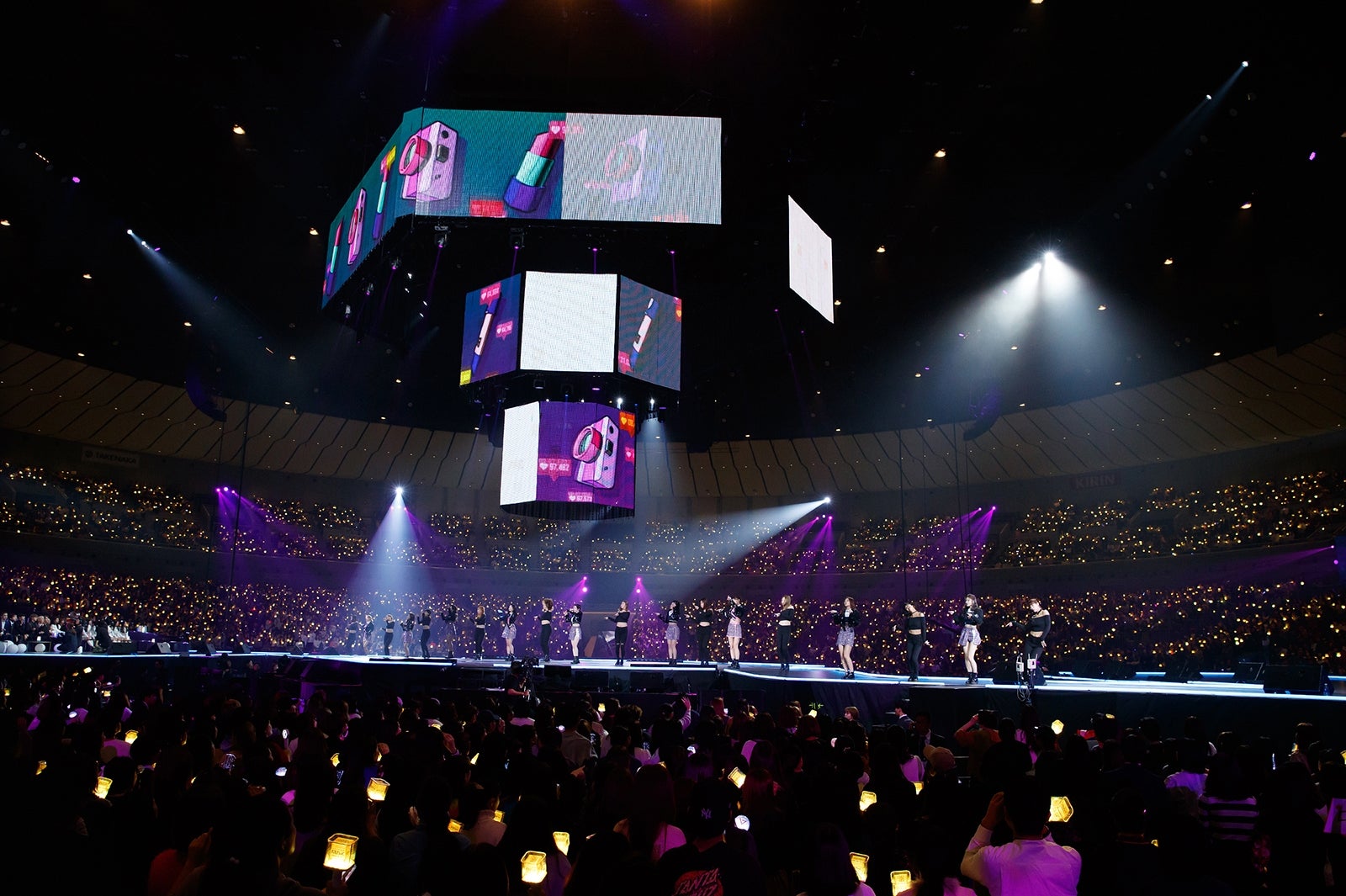 TWICE（C）CJ E&M Corporation, all rights reserved