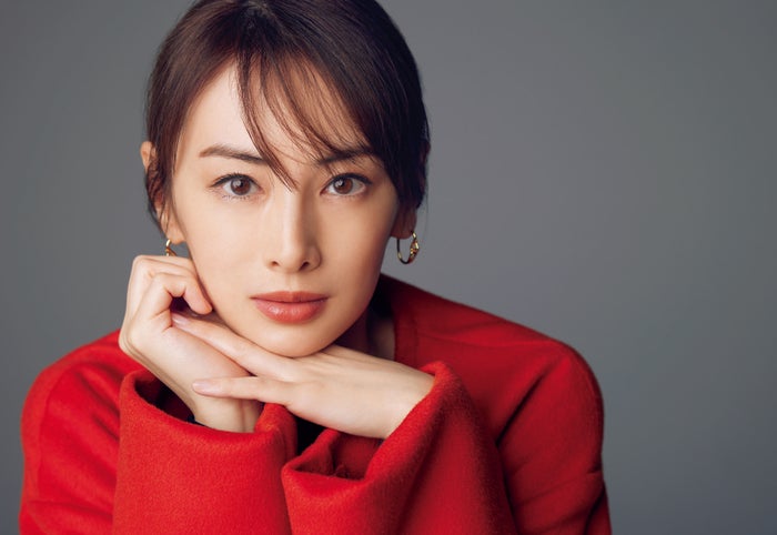 北川景子、13作目オフィシャルカレンダー決定 凛とした表情引き立つ表紙＆特典カット解禁