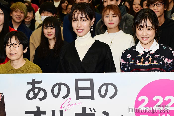 (左から)平松恵美子監督、戸田恵梨香、大原櫻子 (C)モデルプレス