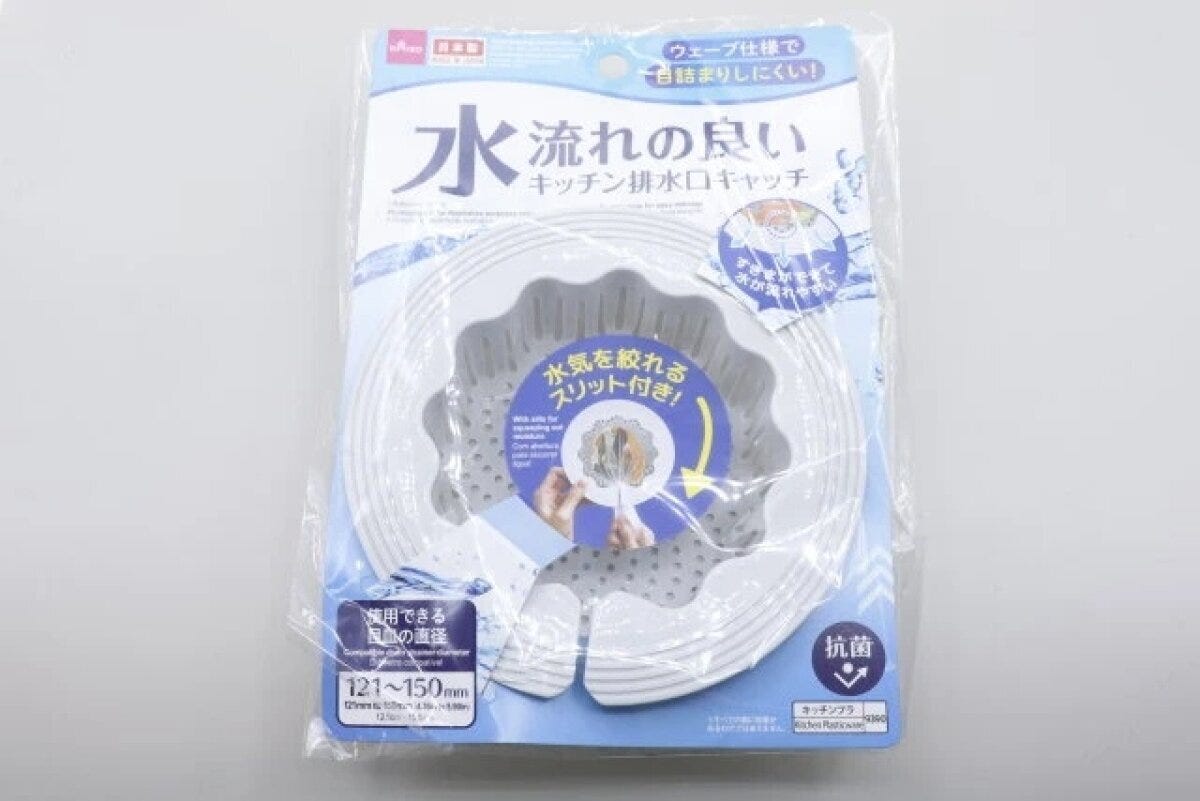ダイソーの抗菌排水口キャッチ（水流れの良い、キッチン用）のパッケージ