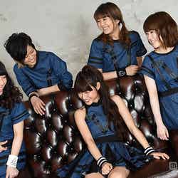 LAGOON／（前列左から）YUKINO、MIORI、yuri（後列左から）NANA．、RINO