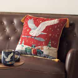 ステンレスマグカップ、クッション/画像提供:ユニバーサル・スタジオ・ジャパン