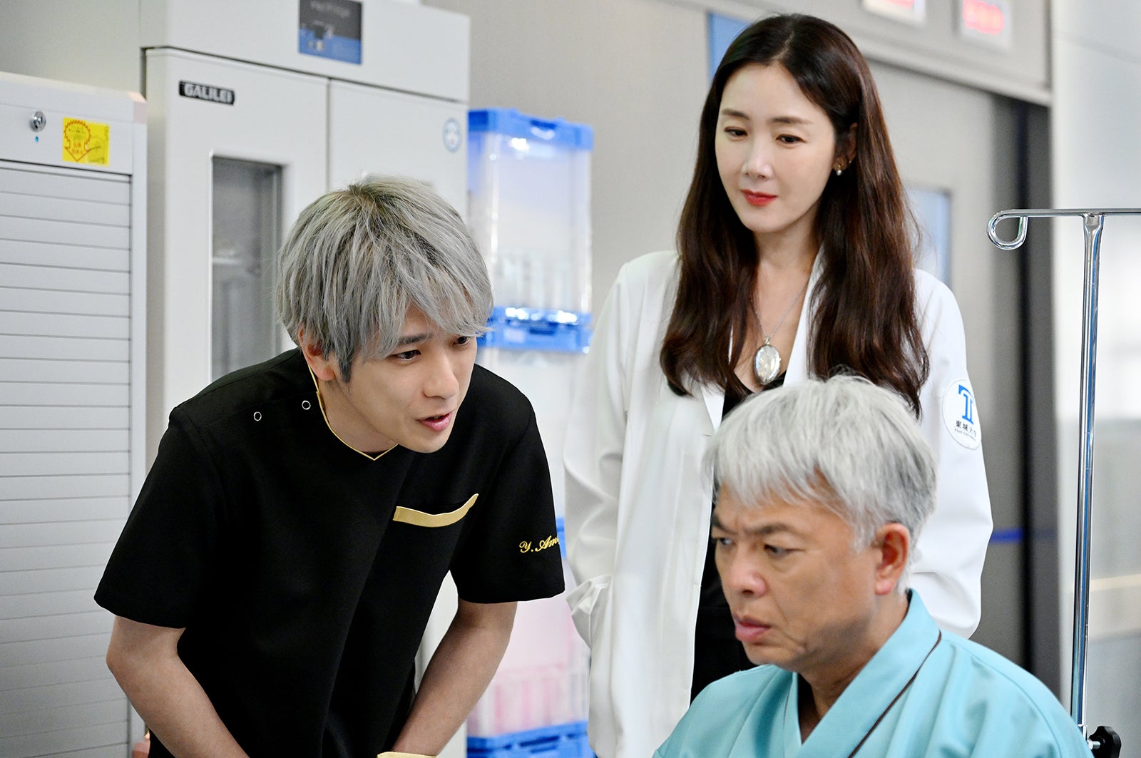 二宮和也、チェ・ジウ、恵俊彰「ブラックペアン シーズン２」第5話より（C）TBS