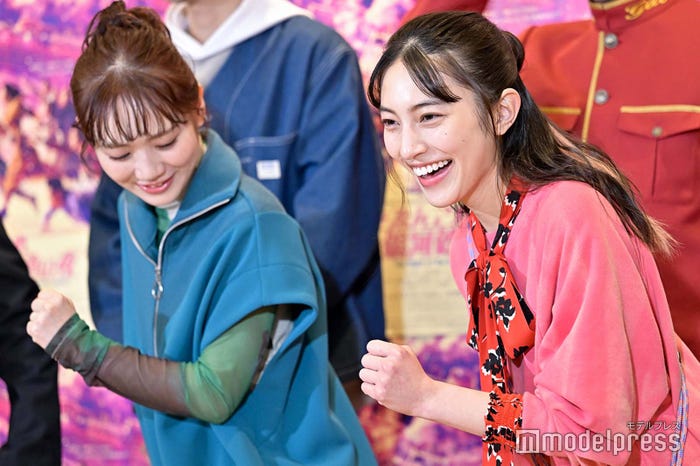 田村真佑、久保田紗友(C)モデルプレス