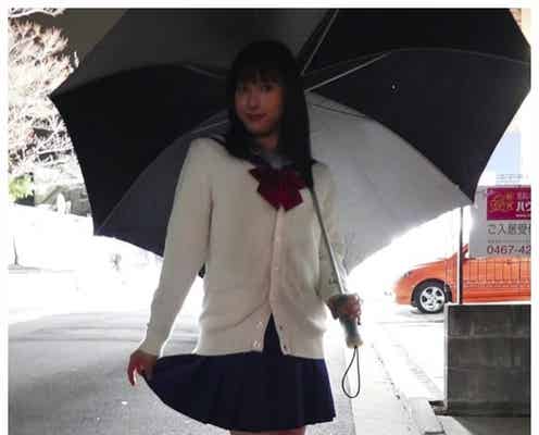 土屋太鳳、ミニスカ制服姿で美脚きわだつ「似合ってる」「可愛い」と絶賛の声