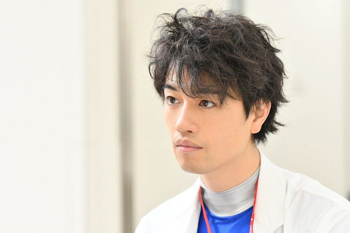 斎藤工 シュールな クジラーマン で決めポーズ 最上の命医 モデルプレス 斎藤工 シュールな クジラーマン で決めポーズ 最上の命医 モデルプレス