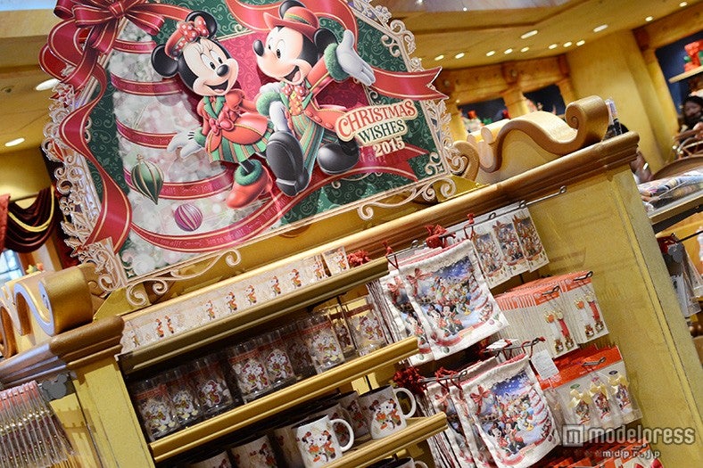 クリスマス限定グッズがずらり