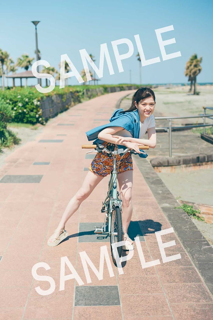 松村沙友理 乃木坂46卒業記念写真集「次、いつ会える?」ポストカード(C)マガジンハウス(撮影・三瓶康友)