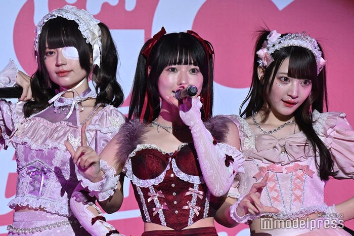 きゅるりんってしてみて(C)モデルプレス