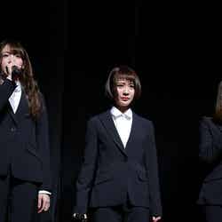 左から：志田友美、荻野可鈴、京佳 （PHOTO：渡邉一生）