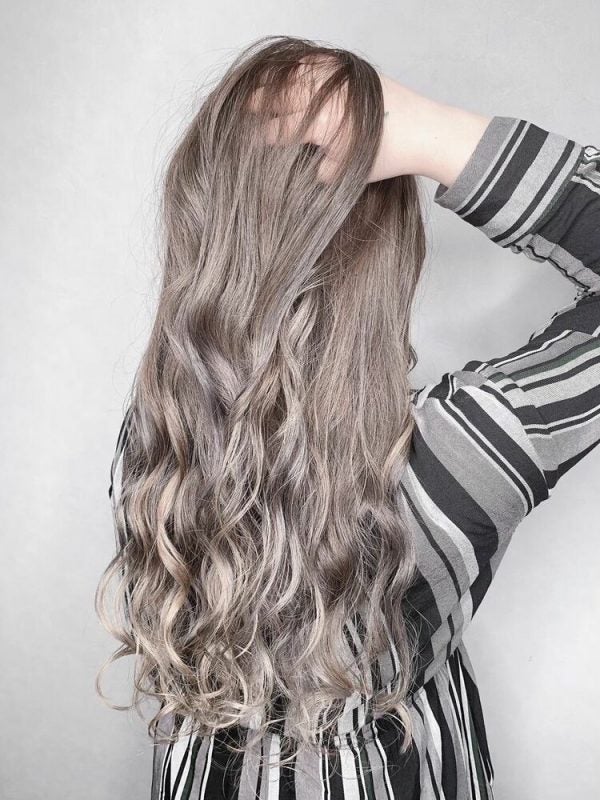 透明感溢れる 柔らかい髪色特集 大人の女性に似合うおすすめ人気ヘアカラー モデルプレス 透明感溢れる 柔らかい髪色特集 大人の女性に似合うおすすめ人気ヘアカラー モデルプレス