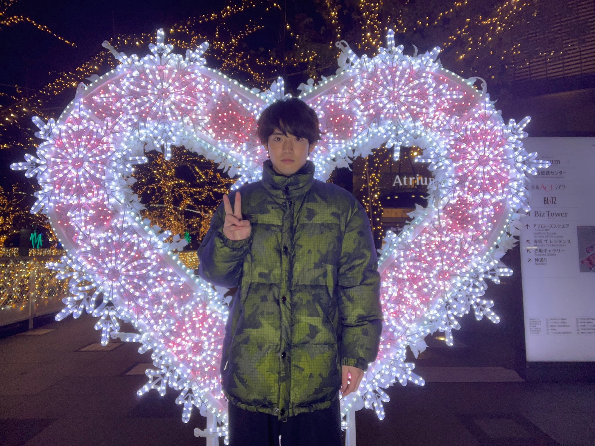 赤楚衛二、“毎年恒例”クリスマス写真撮影でハプニング「今年もありがとう」「真剣モードで可愛い」と反響続々