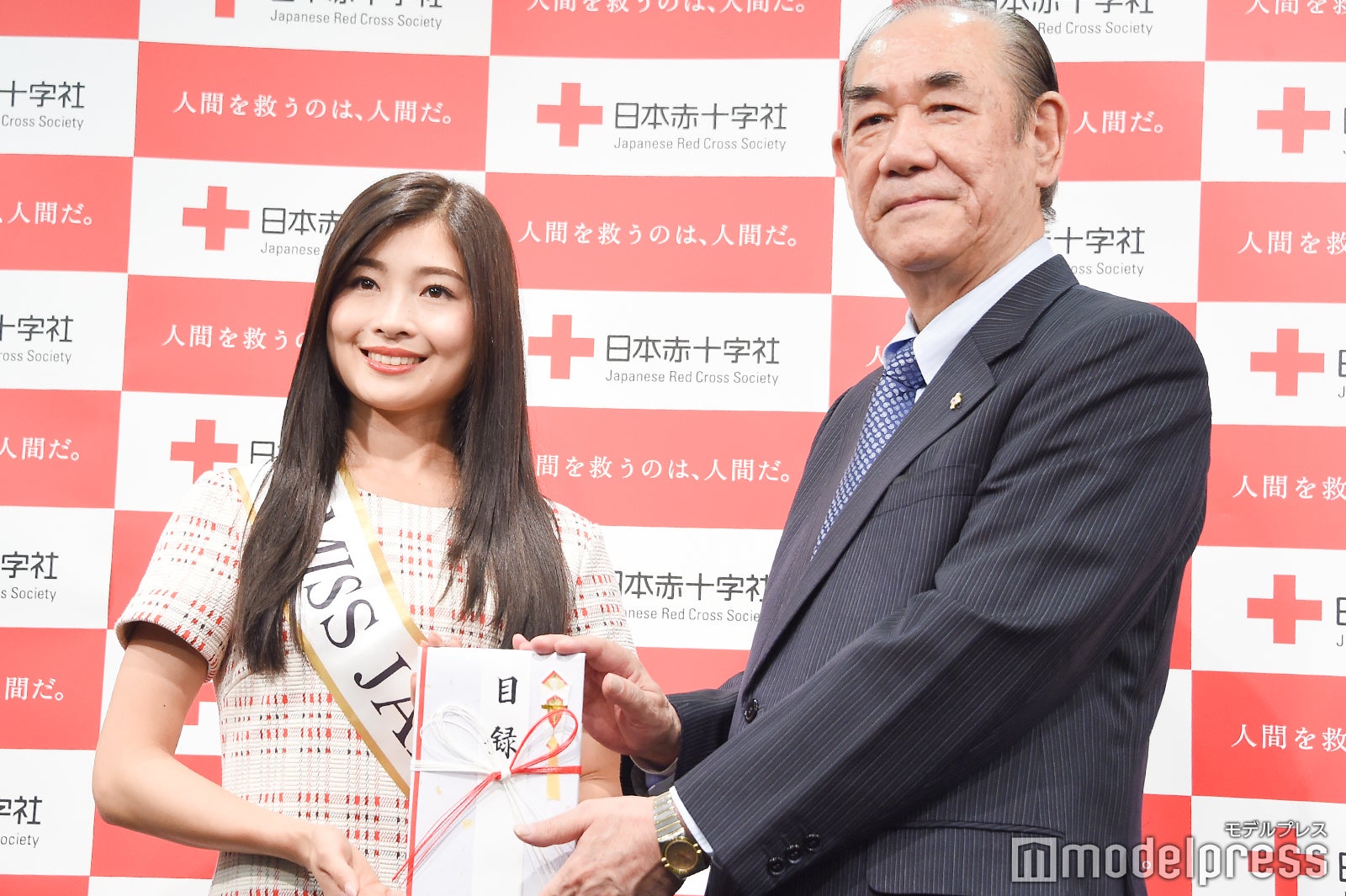 （左から）土屋炎伽さん、大塚義治氏（C）モデルプレス