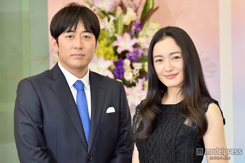 総合司会の安住紳一郎TBSアナウンサーと仲間由紀恵