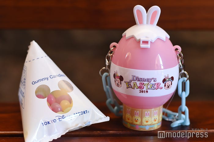 グミキャンディーまたはカラフルチョコレート、ミニスナックケース付き(¥800)(C)モデルプレス(C)Disney