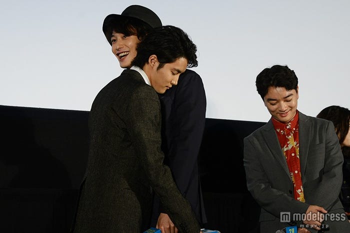 (左から)白石隼也、岡田将生