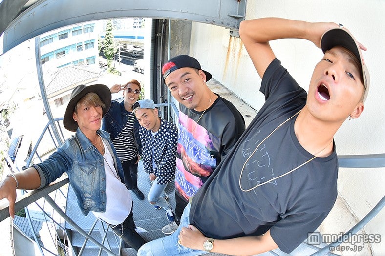 （手前左から時計回り）KAZUKI、P-CHO、GS、KUBO-C、SWAY