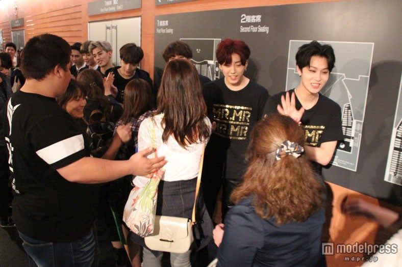 ハイタッチ会（photo：www.japankorea.org）